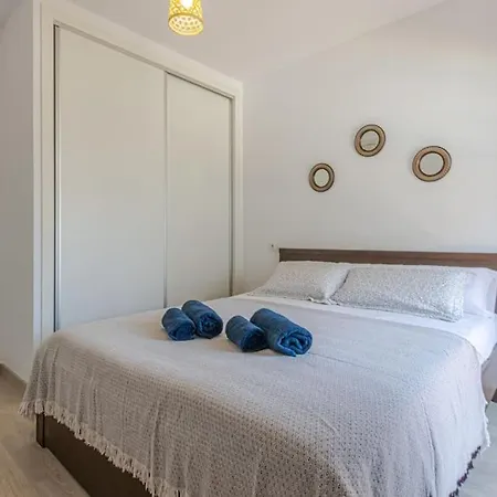 Apartamento Benalroma Spacious 50 Mt From The *