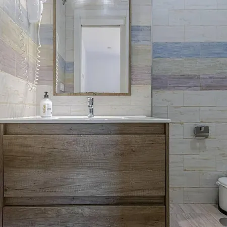 Apartamento Benalroma Spacious 50 Mt From The