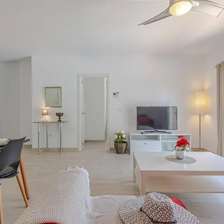 Benalroma Spacious 50 Mt From The Apartamento