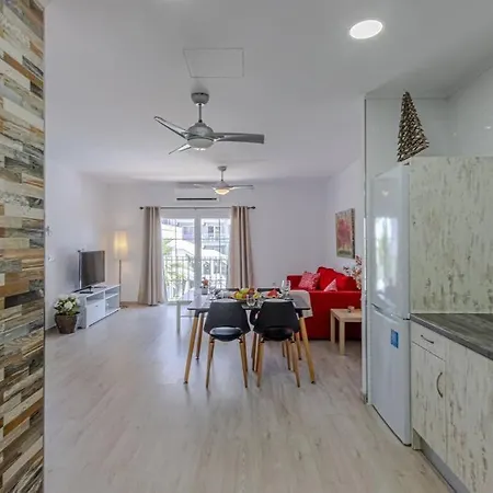 Apartamento Benalroma Spacious 50 Mt From The